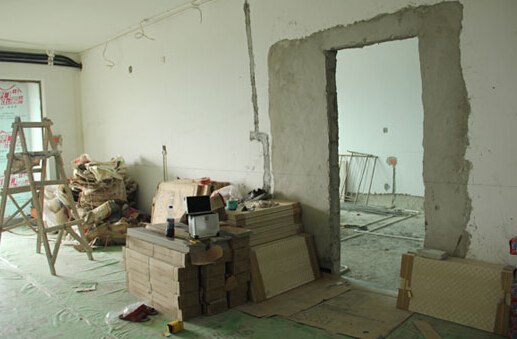 工地仔細檢查—現(xiàn)場有沒有遺漏的扳手等